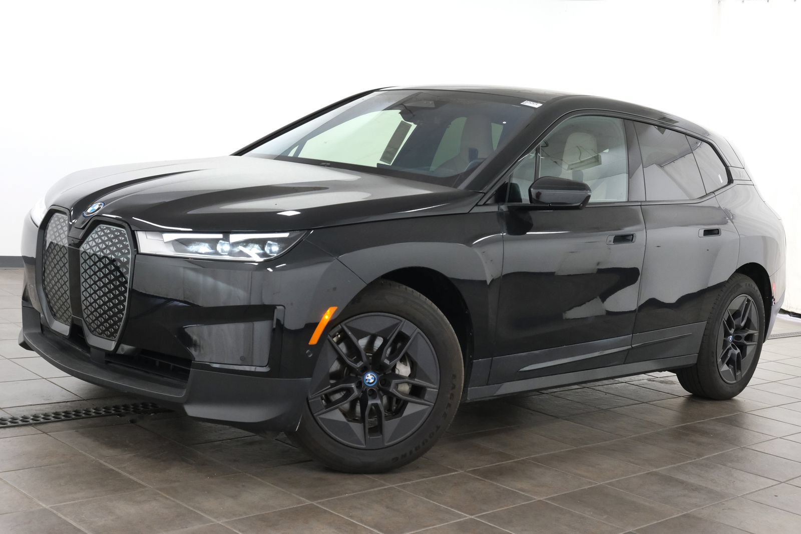 Used 2024 BMW iX xDrive50 w/ Premium Package AWD/4WD image 1