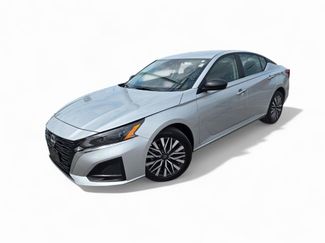 Used 2024 Nissan Altima 2.5 SV image 1