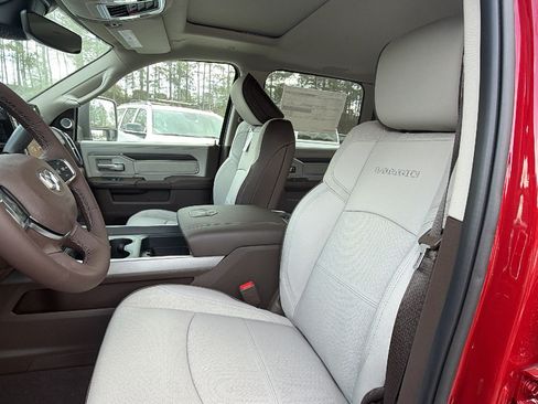 New 2026 RAM 2500 Laramie AWD/4WD image 17