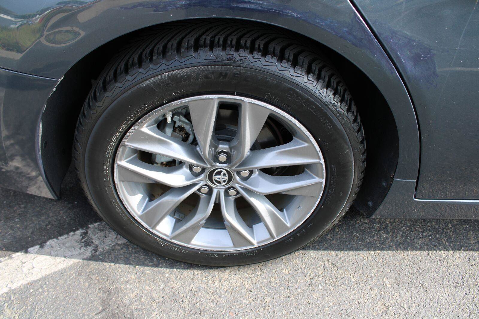 Used 2019 Toyota Avalon XLE FWD image 14