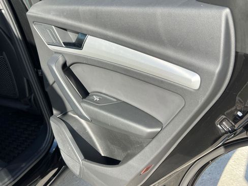 Used 2025 Audi Q5 2.0T Premium w/ Convenience Plus Package image 16