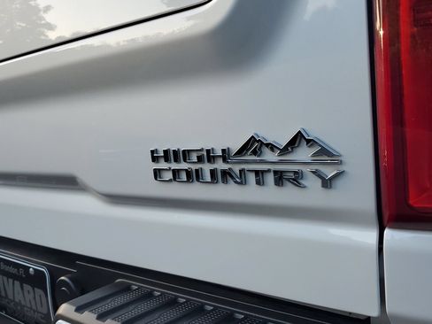 Used 2025 Chevrolet Silverado 3500 High Country w/ High Country Premium Package AWD/4WD image 8