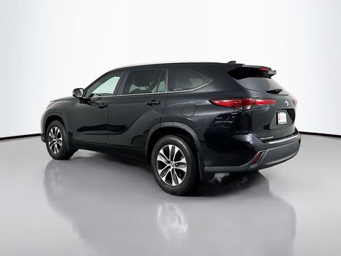 Used 2023 Toyota Highlander XLE w/ Protection Package #3 (TMS) AWD/4WD image 5