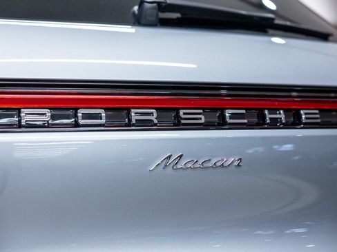 Used 2025 Porsche Macan AWD/4WD image 22