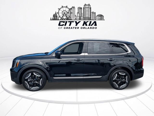 Certified 2025 Kia Telluride S FWD image 3