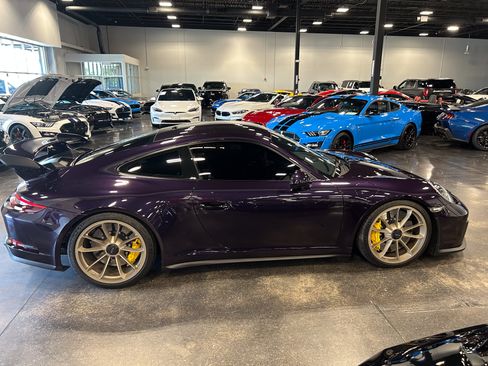 Used 2018 Porsche 911 GT3 RWD image 2