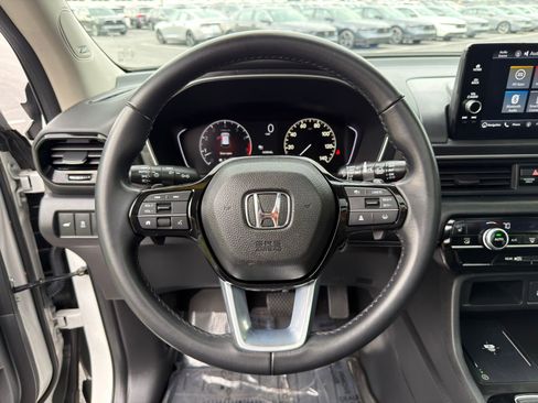 Used 2023 Honda Pilot Touring image 18
