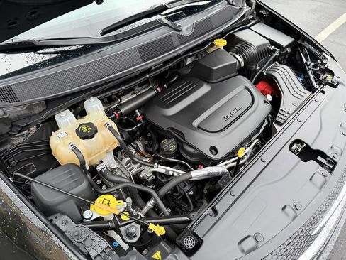 Used 2019 Chrysler Pacifica Limited image 38