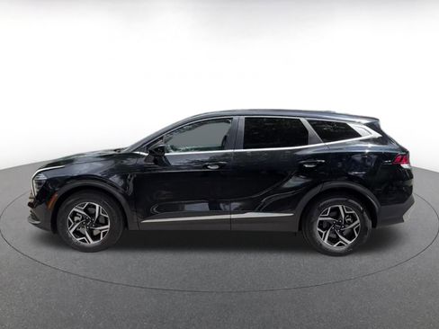 Used 2025 Kia Sportage LX FWD image 9