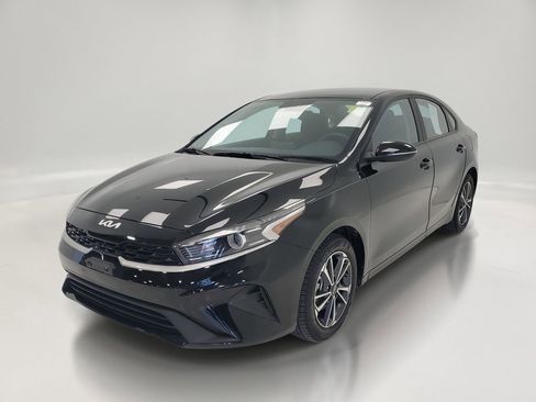 Used 2024 Kia Forte LXS w/ LXS Technology Package image 3