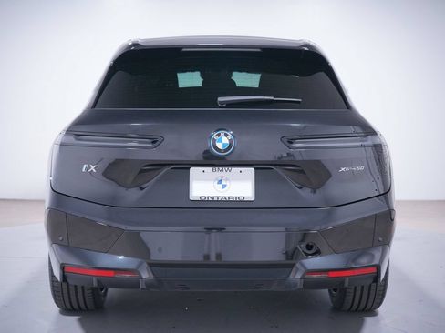 Used 2023 BMW iX xDrive50 w/ Sport Package AWD/4WD image 5