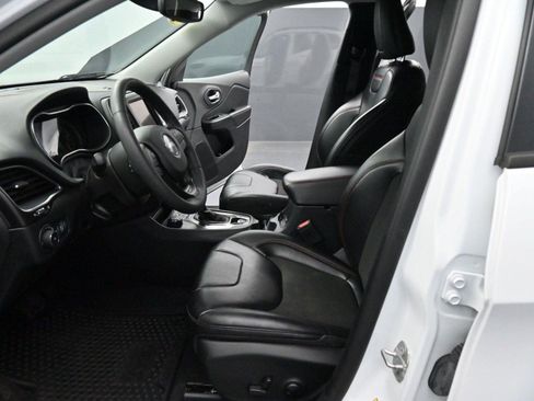 Used 2022 Jeep Cherokee Trailhawk w/ Trailer Tow Group AWD/4WD image 12