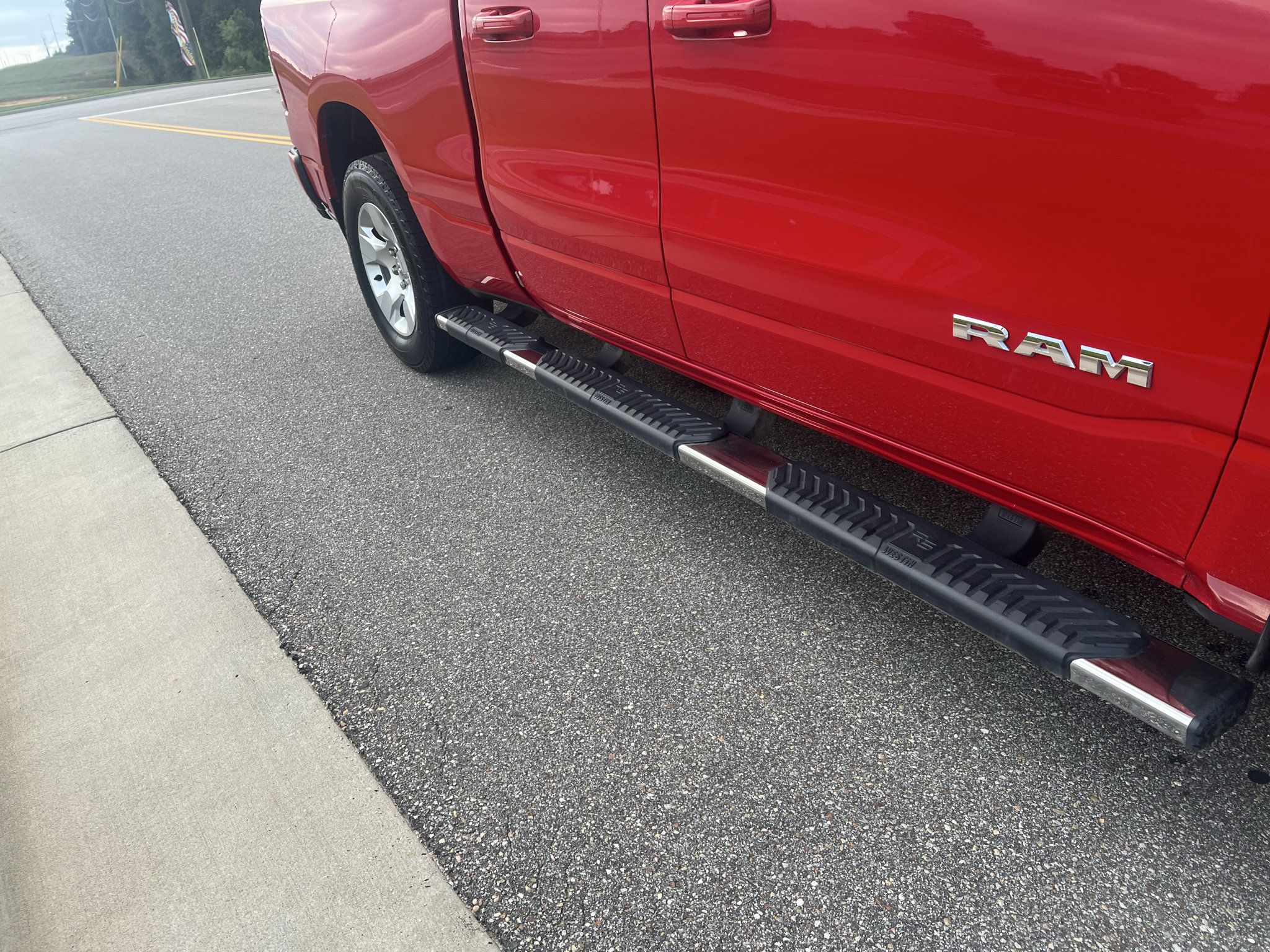 Used 2022 RAM 1500 Big Horn AWD/4WD image 4