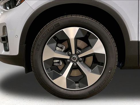New 2026 Volvo XC40 B5 Plus w/ Climate Package AWD/4WD image 13