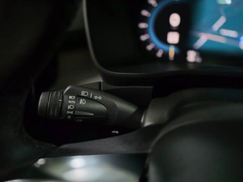 Used 2023 Volvo XC40 B5 Ultimate image 22