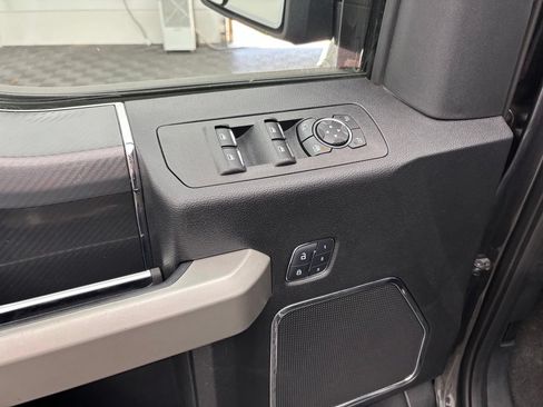 Used 2018 Ford F150 Lariat w/ Equipment Group 502A Luxury AWD/4WD image 17