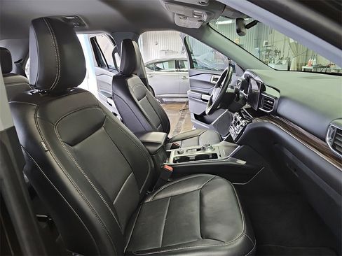 Used 2022 Ford Explorer Limited image 10