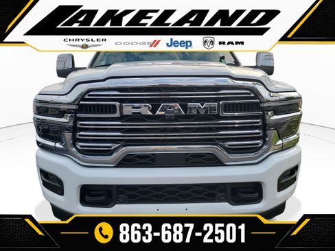 Used 2025 RAM 2500 Laramie AWD/4WD image 2