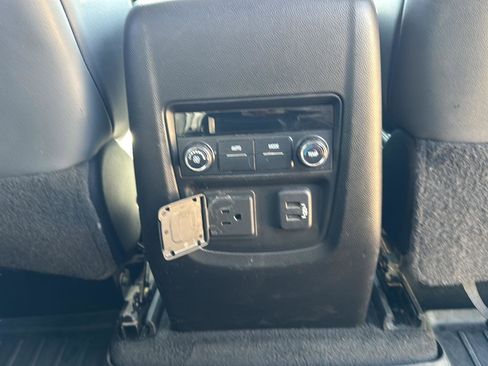 Used 2019 Buick Enclave Essence AWD/4WD image 25