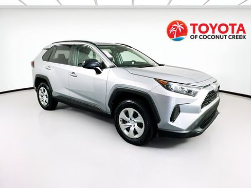 Used 2019 Toyota RAV4 LE image 1