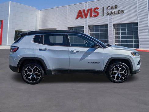 Used 2025 Jeep Compass Limited image 5