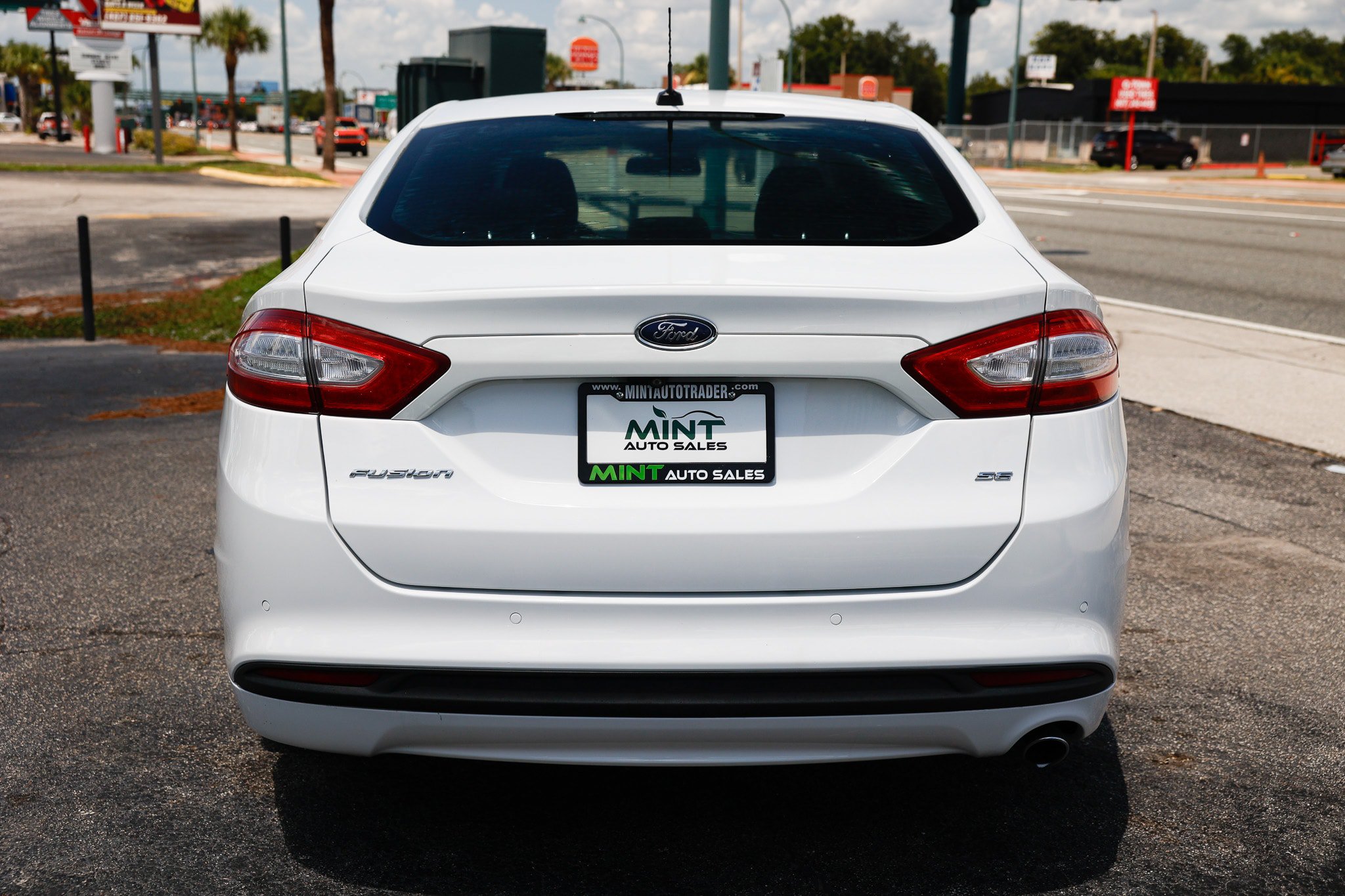 Used 2016 Ford Fusion SE FWD image 11