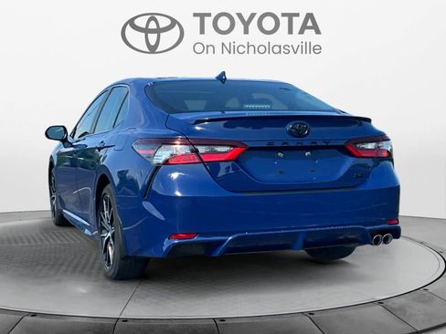 Used 2024 Toyota Camry SE w/ Convenience Package FWD image 4