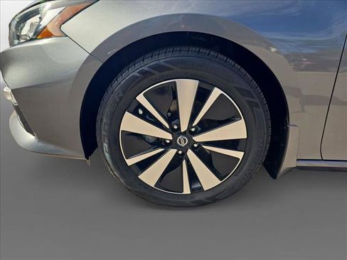 Used 2022 Nissan Altima 2.5 SV image 9