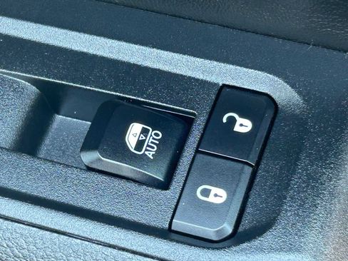 Used 2025 Jeep Compass Trailhawk AWD/4WD image 37