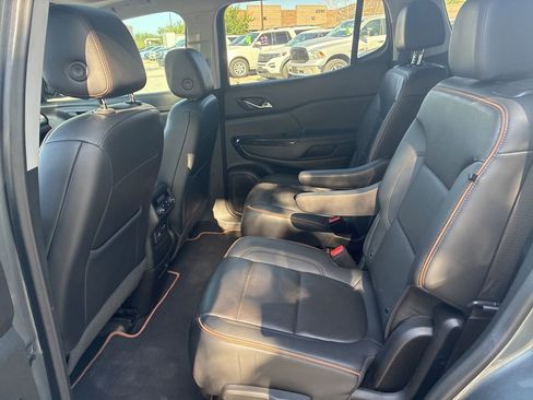 Used 2022 GMC Acadia AT4 w/ Technology Package AWD/4WD image 8