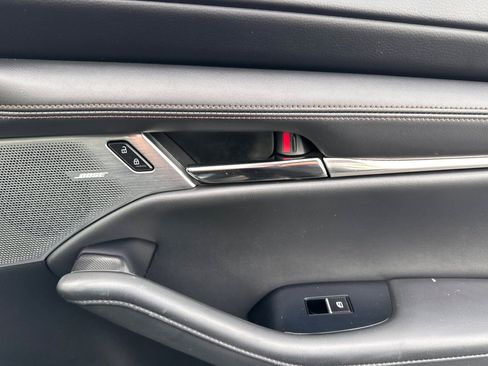 Used 2021 MAZDA MAZDA3 Hatchback w/Premium Plus Pkg image 18