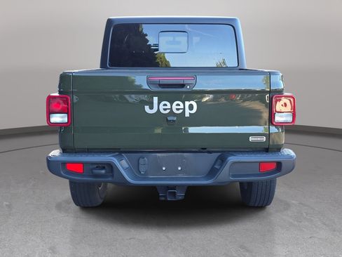 Used 2023 Jeep Gladiator Overland w/ Popular Equipment Package AWD/4WD image 2