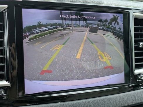 Used 2021 Chrysler Pacifica Touring-L FWD image 30