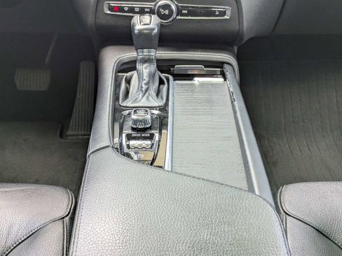 Used 2020 Volvo XC90 T6 Momentum AWD/4WD image 24