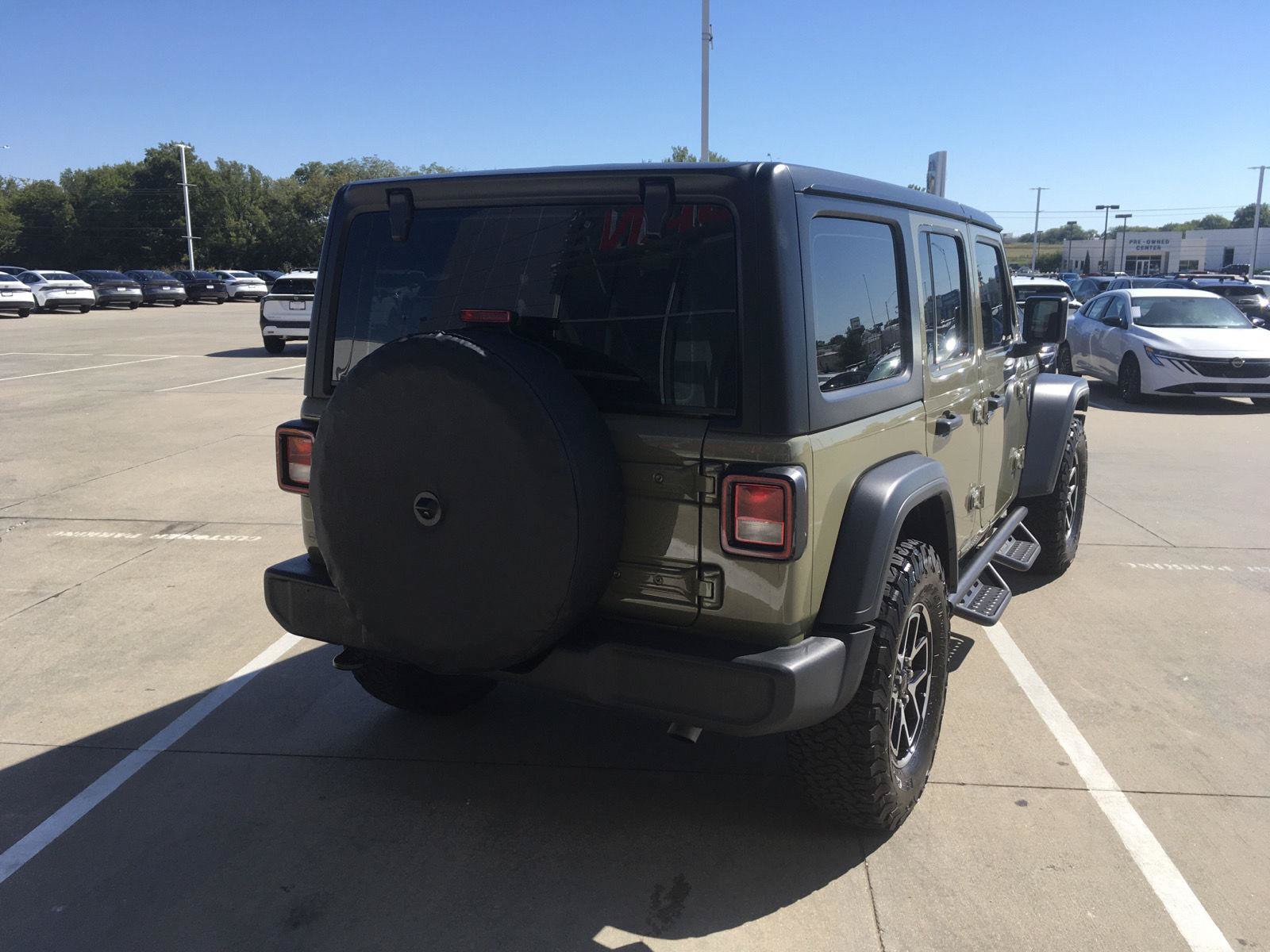 Used 2026 Jeep Wrangler Unlimited Sport AWD/4WD image 9