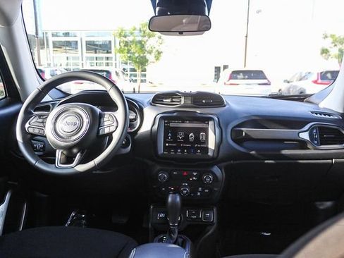 Used 2022 Jeep Renegade Latitude AWD/4WD image 17