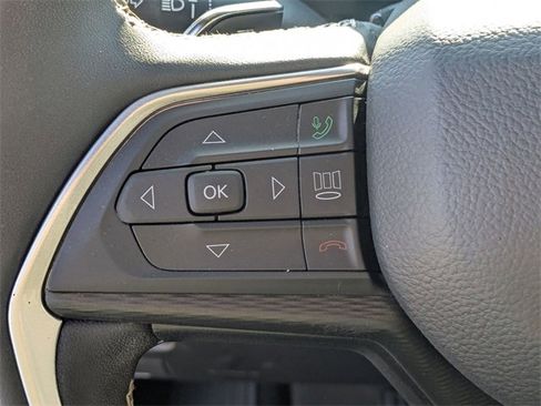 Used 2024 Jeep Grand Cherokee L Laredo image 16