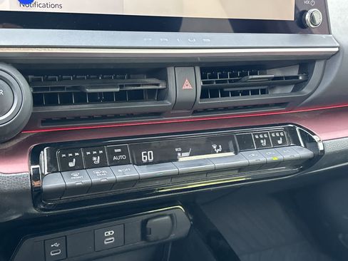 Used 2023 Toyota Prius Prime Premium image 18