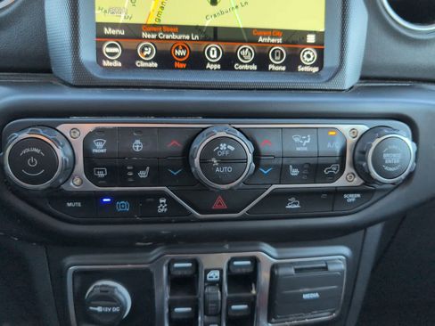 Used 2023 Jeep Wrangler Unlimited Sahara w/ Cold Weather Group AWD/4WD image 30