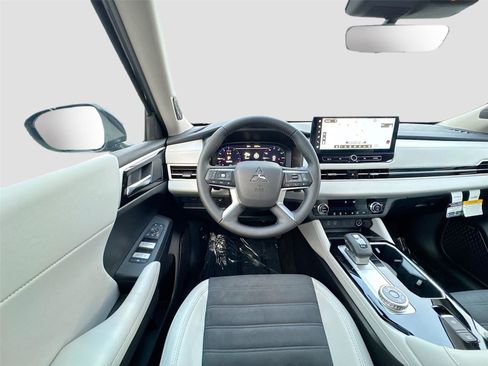 New 2026 Mitsubishi Outlander SE image 8