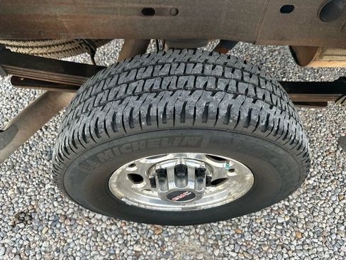 Used 2005 GMC Sierra 2500 SLT w/ Skid Plate Package image 40