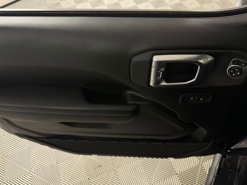 Used 2023 Jeep Wrangler Unlimited AWD/4WD image 28