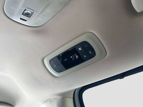 Used 2024 Chrysler Pacifica Touring-L FWD image 28