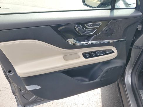 New 2026 Lincoln Corsair Premiere image 8