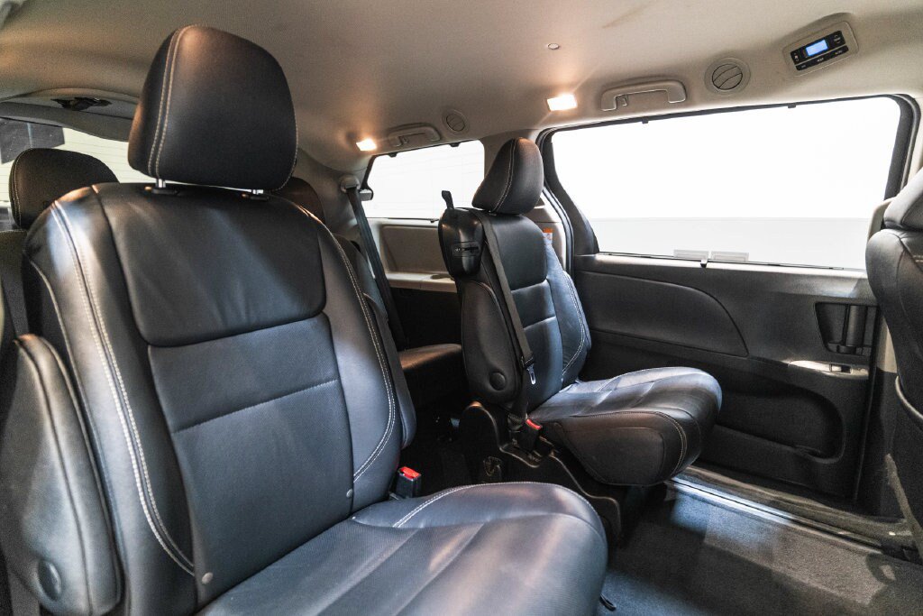 Used 2017 Toyota Sienna SE FWD image 29