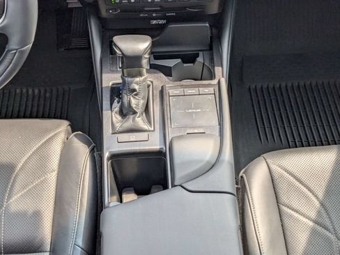 Used 2022 Lexus ES 350 Ultra Luxury w/ Accessory Package 2 FWD image 18