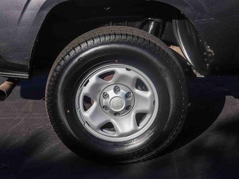 Certified 2017 Toyota Tacoma SR RWD image 9