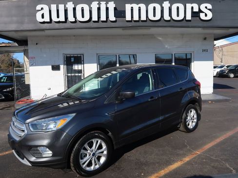 Used 2019 Ford Escape SE image 1