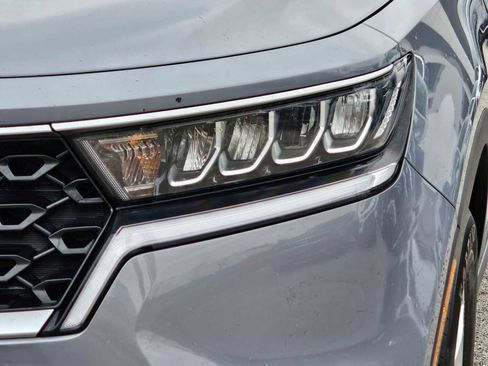Used 2023 Kia Sorento LX image 11