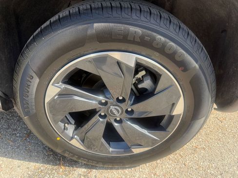 Used 2025 Nissan Rogue SV FWD image 28